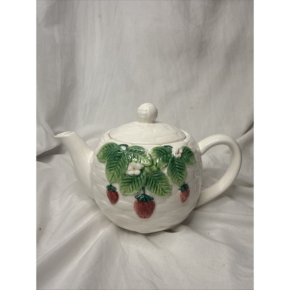Otagiri Strawberry Teapot Mary Ann Baker Basket Weave Design 4 Cup Cottagecore